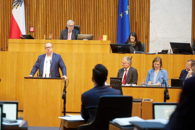 Am Redner:innenpult: Nationalratsabgeordneter Huber Fuchs (FPÖ)