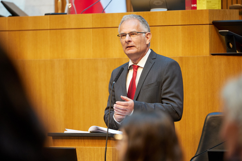 Regierungsbank. Stellungnahme Finanzminister Markus Marterbauer (SPÖ)