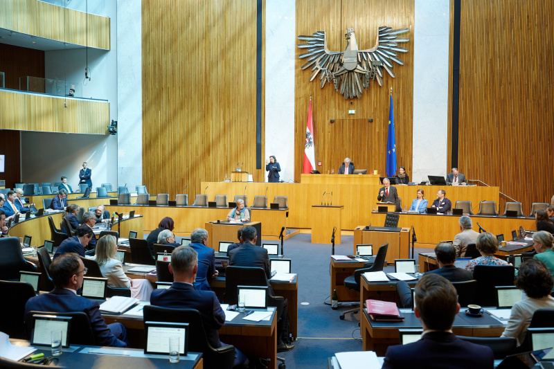 Regierungsbank. Stellungnahme Finanzminister Markus Marterbauer (SPÖ)