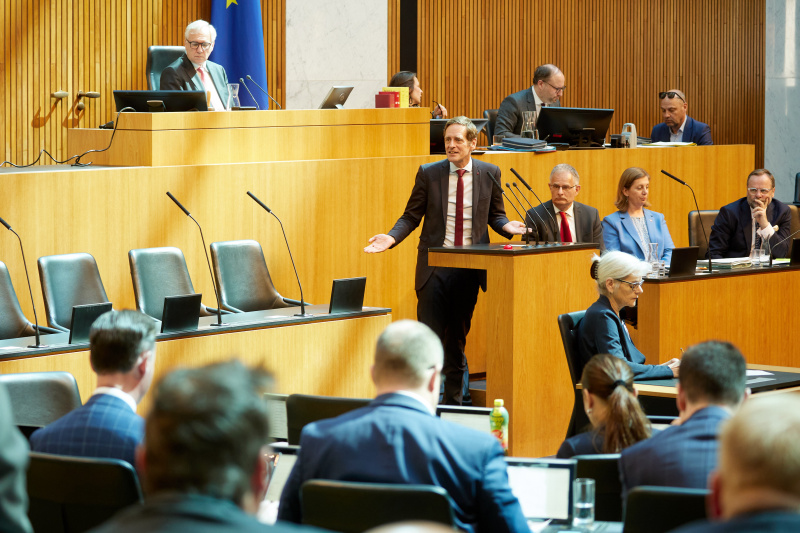 Am Redner:innenpult: Nationalratsabgeordneter Kai Jan Krainer (SPÖ)