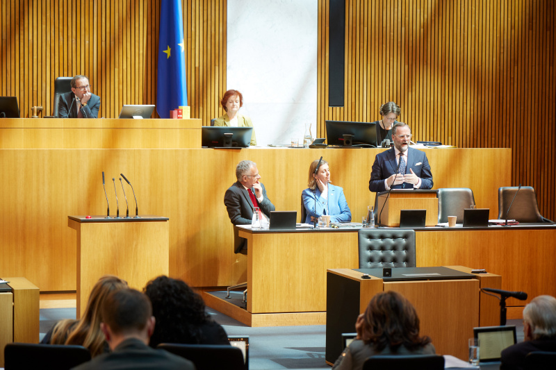 Am Redner:innenpult: Staatssekretär Josef Schellhorn (NEOS)