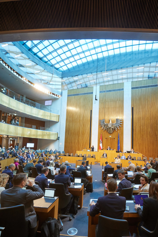 Am Redner:innenpult: Klubobmann Herbert Kickl (FPÖ)