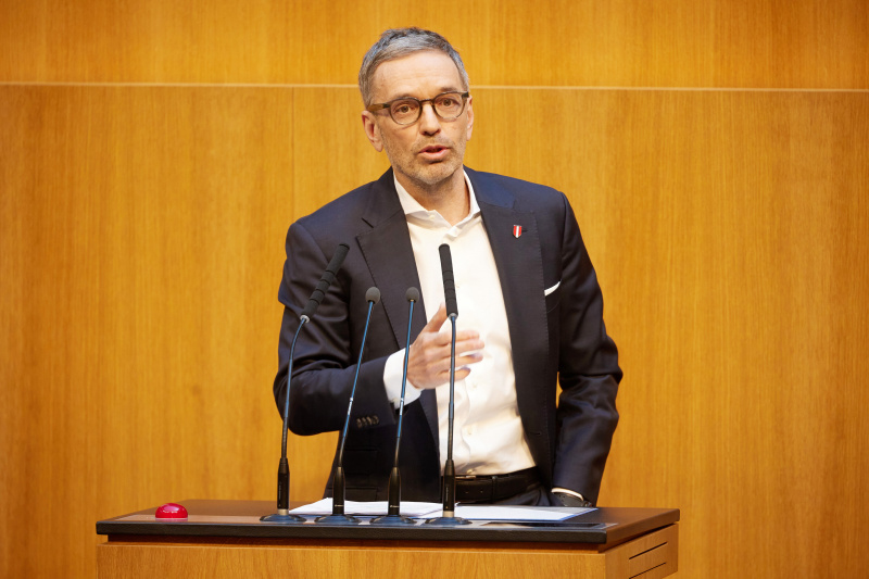 Am Redner:innenpult: Klubobmann Herbert Kickl (FPÖ)