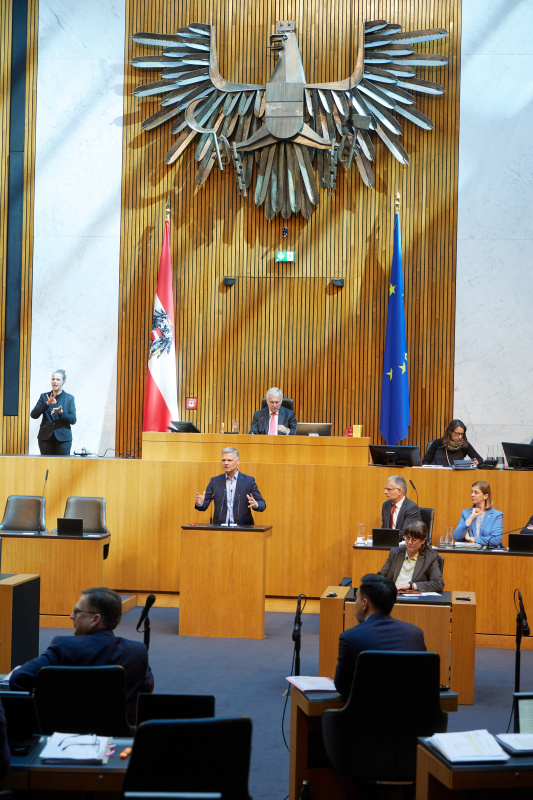 Am Redner:innenpult: Nationalratsabgeordneter Andreas Hanger (ÖVP)