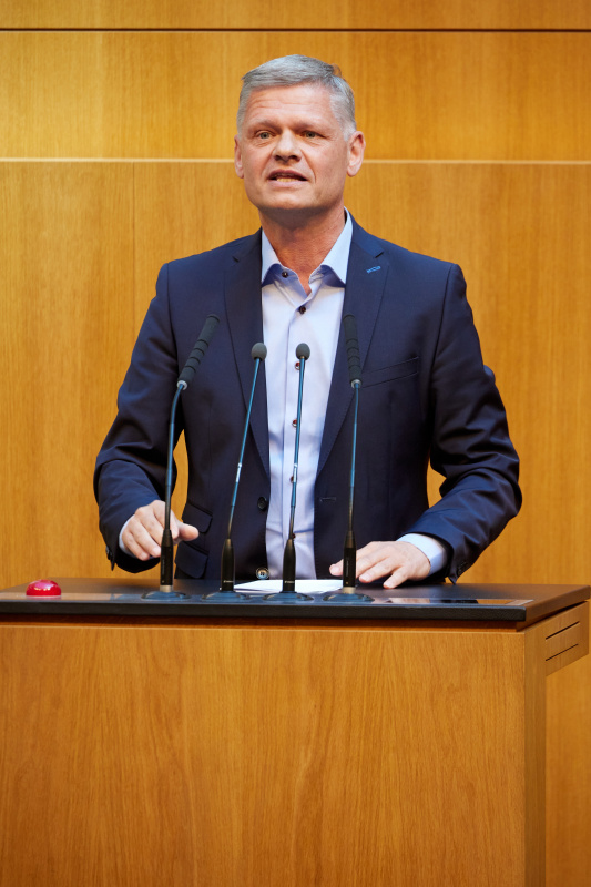 Am Redner:innenpult: Nationalratsabgeordneter Andreas Hanger (ÖVP)