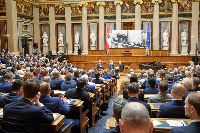 Im Gespräch. Von links: Bundespräsident a.D. Heinz Fischer, Susanne Höggerl ORF, Präsident des Nationalrates a.D. Andreas Khol 