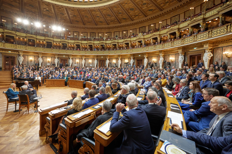 Blick Richtung Veranstaltungsteilnehmer:inen