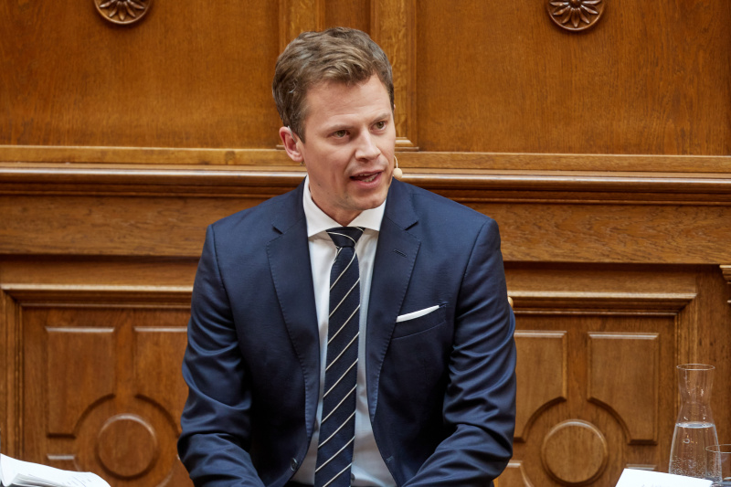 Moderation. Tobias Pötzelsberger ORF