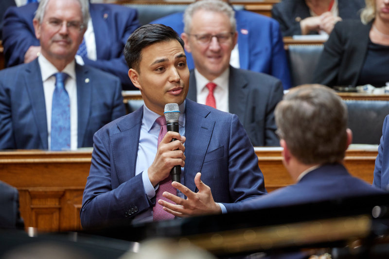 Moderiertes Gespräch. Klubobmann Yannick Shetty (NEOS)