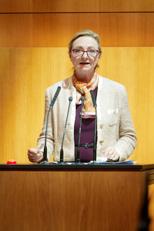 Am Redner:innenpult: Nationalratsabgeordnete Barbara Kolm (FPÖ)