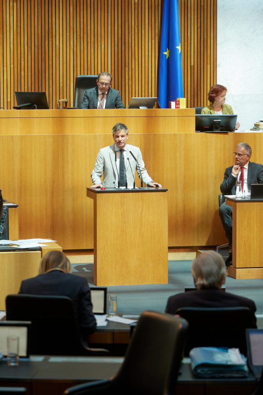 Am Redner:innenpult: Nationalratsabgeordneter Wolfgang Moitzi (SPÖ)