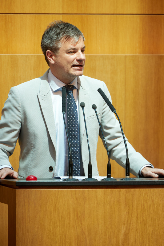 Am Redner:innenpult: Nationalratsabgeordneter Wolfgang Moitzi (SPÖ)