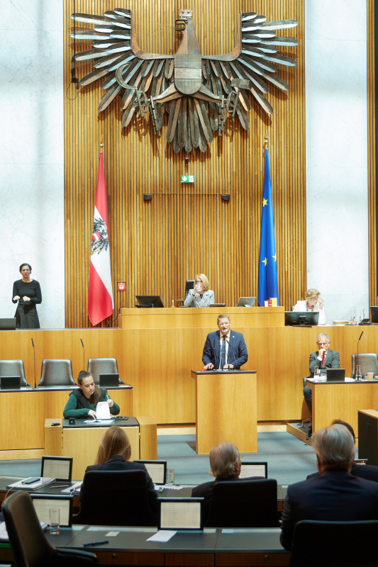 Am Redner:innenpult: Nationalratsabgeordneter Manfred Hofinger (ÖVP)