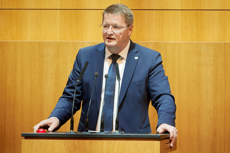 Am Redner:innenpult: Nationalratsabgeordneter Manfred Hofinger (ÖVP)