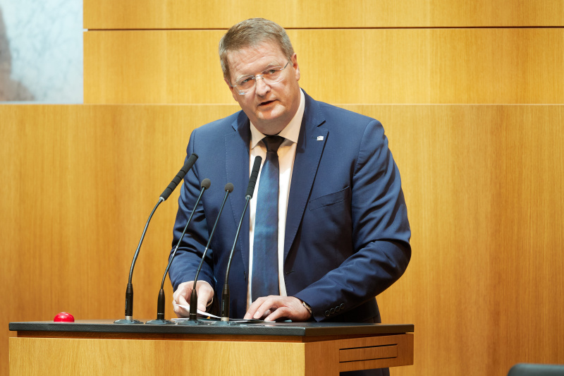 Am Redner:innenpult: Nationalratsabgeordneter Manfred Hofinger (ÖVP)