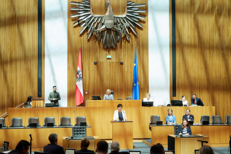 Am Redner:innenpult: Nationalratsabgeordnete Rosa Ecker (FPÖ)