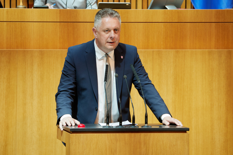 Am Redner:innenpult: Nationalratsabgeordneter Alexander Petschnig (FPÖ)