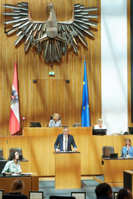 Am Redner:innenpult: Nationalratsabgeordneter Alexander Petschnig (FPÖ)