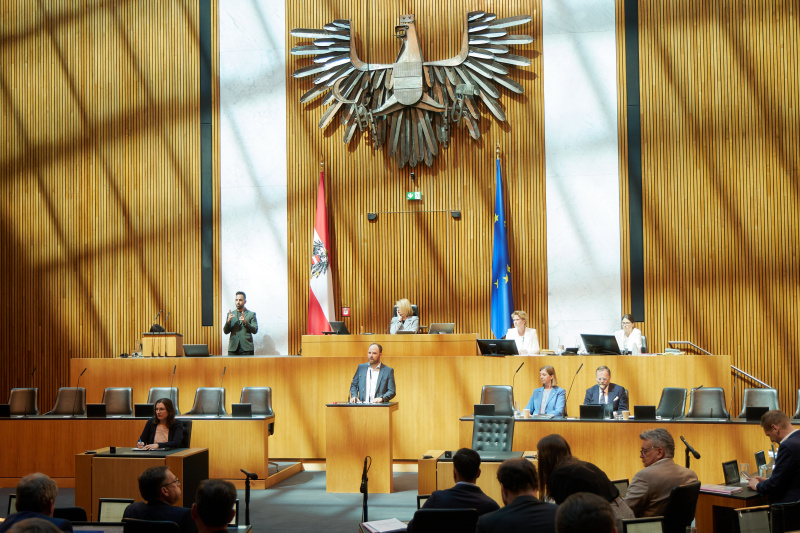 Am Redner:innenpult: Nationalratsabgeordneter Klaus Seltenheim (SPÖ)