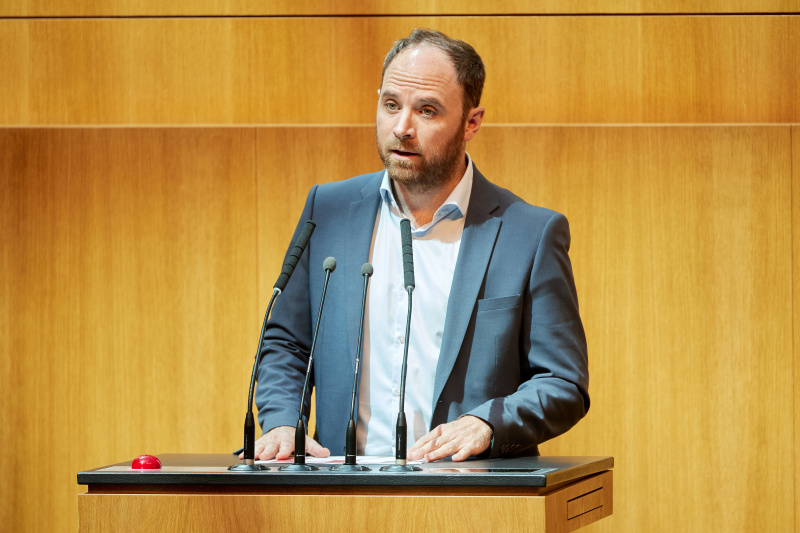 Am Redner:innenpult: Nationalratsabgeordneter Klaus Seltenheim (SPÖ)