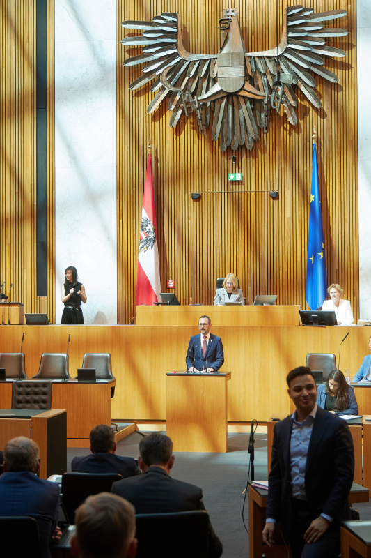 Am Redner:innenpult: Nationalratsabgeordneter Manuel Pfeifer (FPÖ)