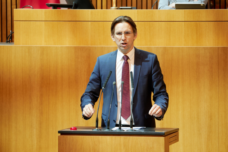 Am Redner:innenpult: Nationalratsabgeordneter Joachim Schnabel (ÖVP)