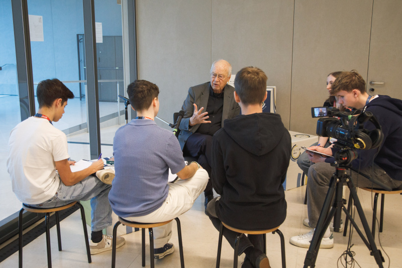 Zeitzeuge Peter Marboe im Gespräch mit Schüler:innen