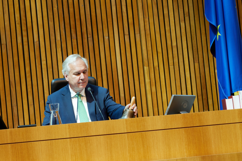 Sitzungseröffnung. Nationalratspräsident Walter Rosenkranz (FPÖ) am Präsidium