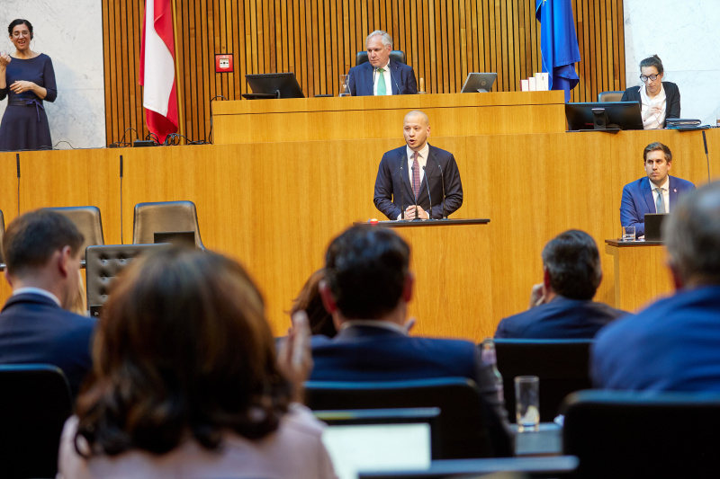 Am Redner:innenpult: Nationalratsabgeordneter Maximilian Köllner (SPÖ)