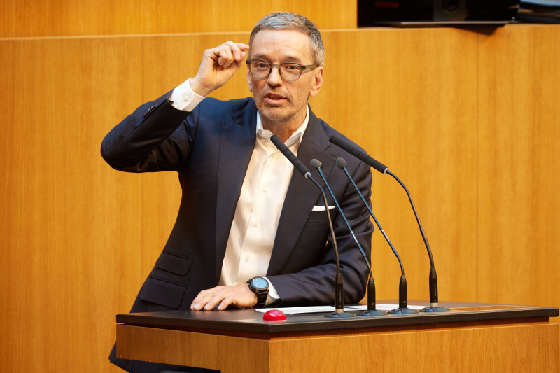 Am Redner:innenpult: Klubobmann Herbert Kickl (FPÖ)