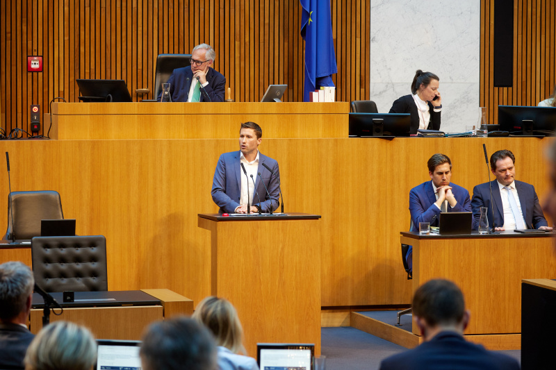 Am Redner:innenpult: Nationalratsabgeordneter David Stögmüller (GRÜNE)