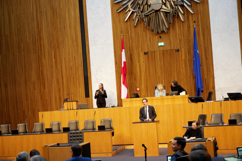 Am Redner:innenpult: Nationalratsabgeordneter Kai Jan Krainer (SPÖ)