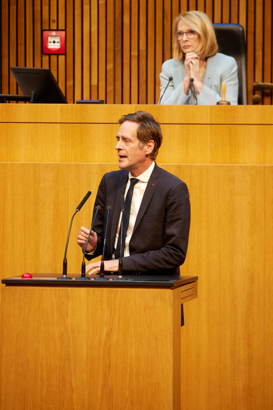 Am Redner:innenpult: Nationalratsabgeordneter Kai Jan Krainer (SPÖ)