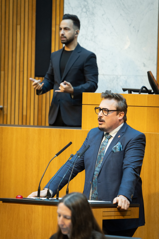 Am Redner:innenpult Nationalratsabgeordneter Christoph Steiner (FPÖ)