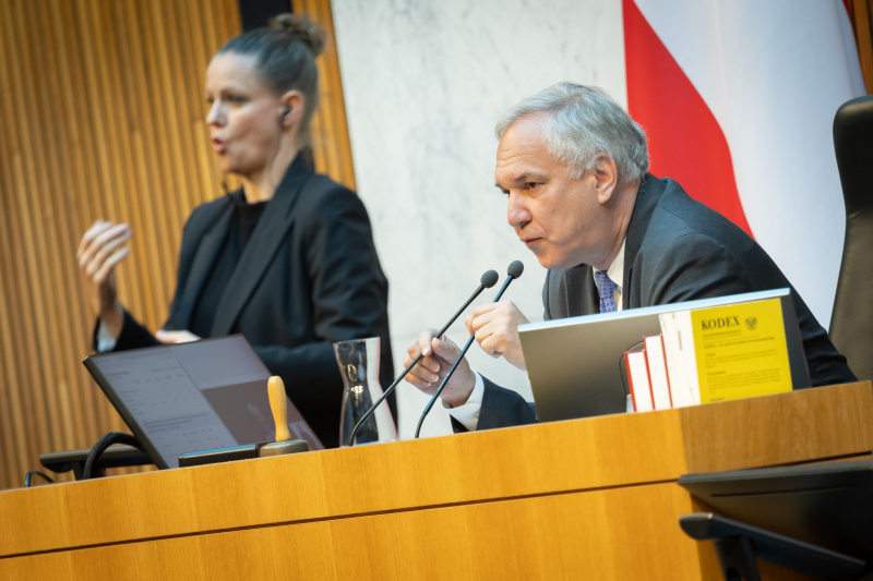 Diskussion zur Geschäftsordnung. Nationalratspräsident Walter Rosenkranz (FPÖ) am Präsidium