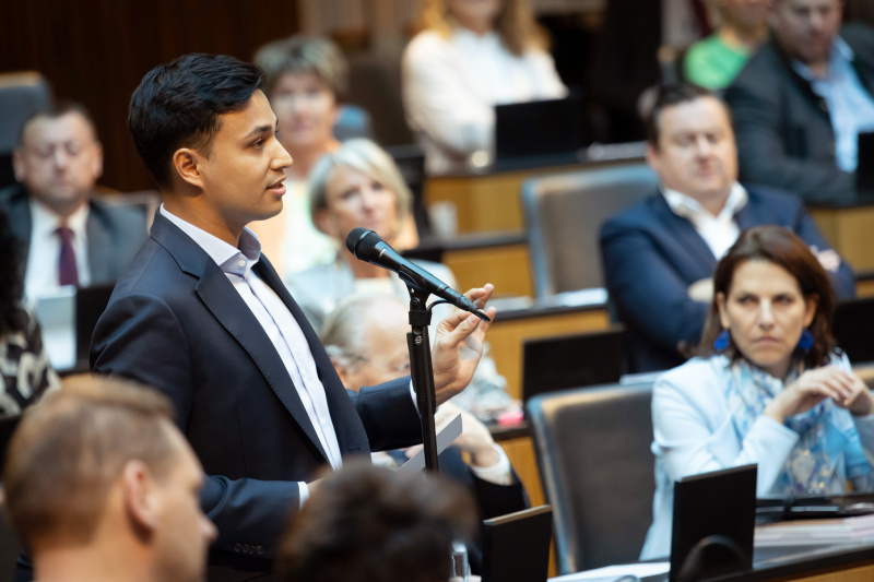 Diskussion zur Geschäftsordnung. Am Wort Klubobmann Yannik Shetty (NEOS)