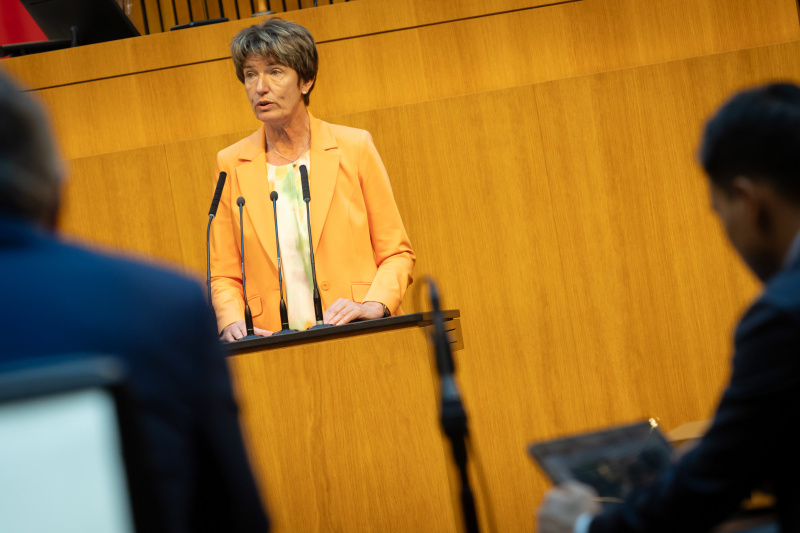 Am Redner:innenpult Nationalratsabgeordnete Martina Diesner-Wais  (ÖVP)
