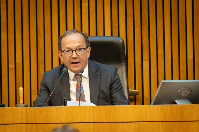  Zweiter Nationalratspräsident Peter Haubner (ÖVP) am Präsidium