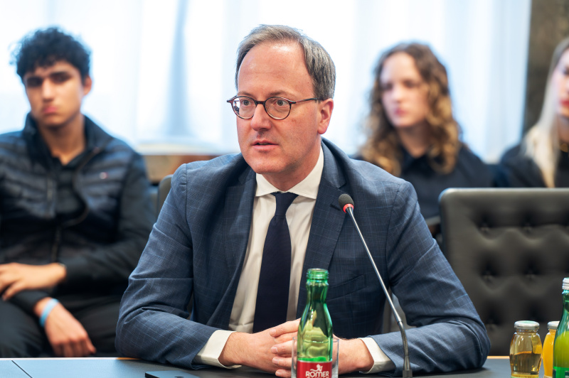 Fragestellung. Nationalratsabgeordneter Dominik Oberhofer (NEOS)