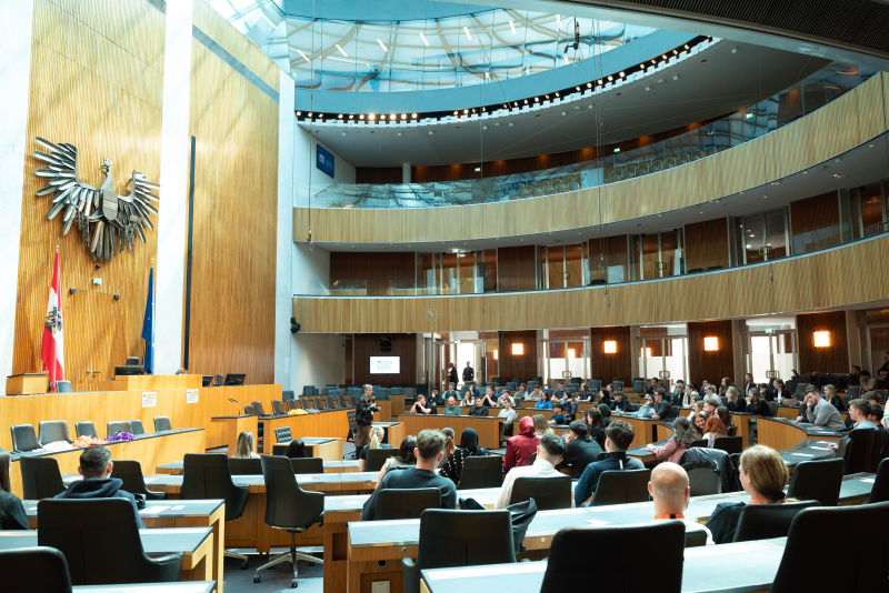 Blick Richtung Verasntaltungteilnehmer:innen