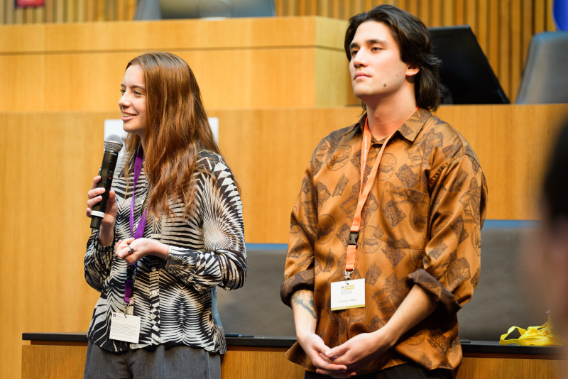 Vorstellung der verschiedenen Klubs. Veranstaltungsteilnehmerinnen