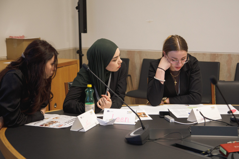 Klubsitzung. Lehrlinge im Gespräch