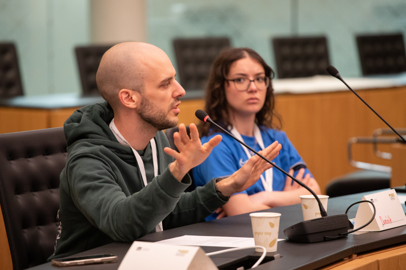 Klubsitzung. Lehrlinge im Gespräch