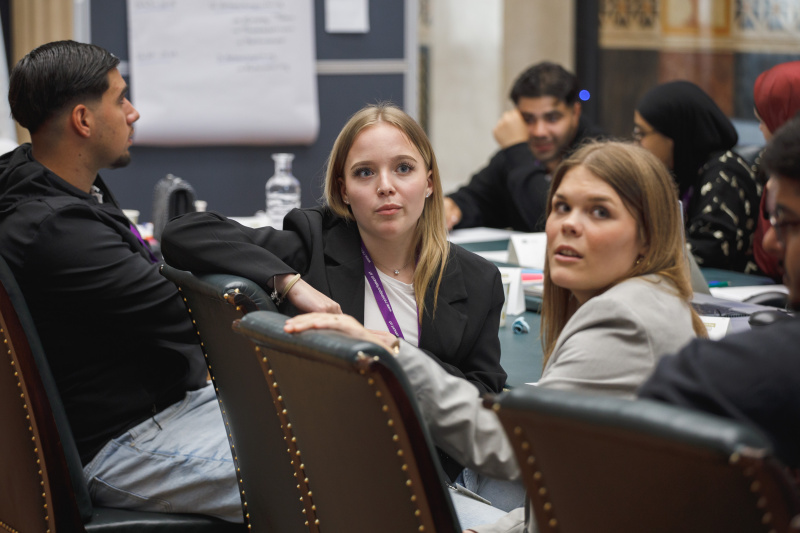 Klubsitzung. Lehrlinge im Gespräch