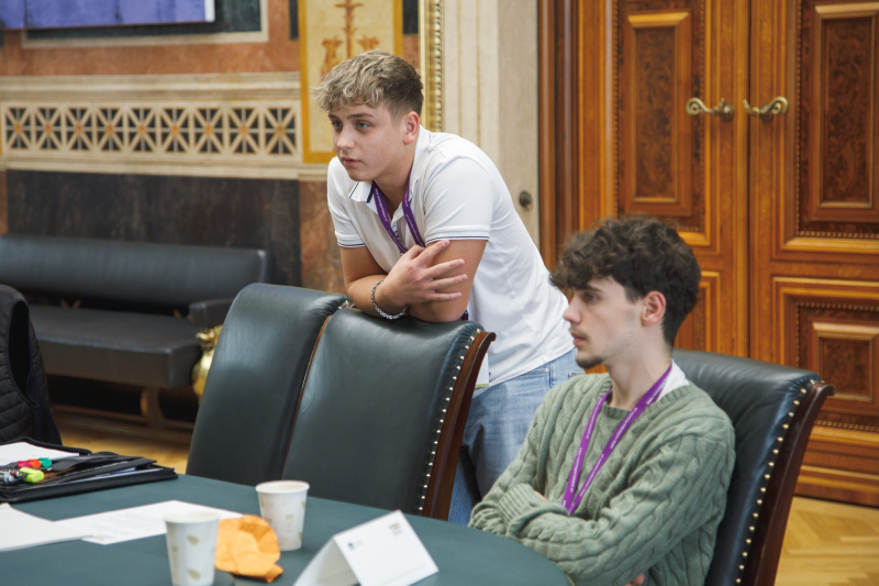 Klubsitzung. Lehrlinge im Gespräch