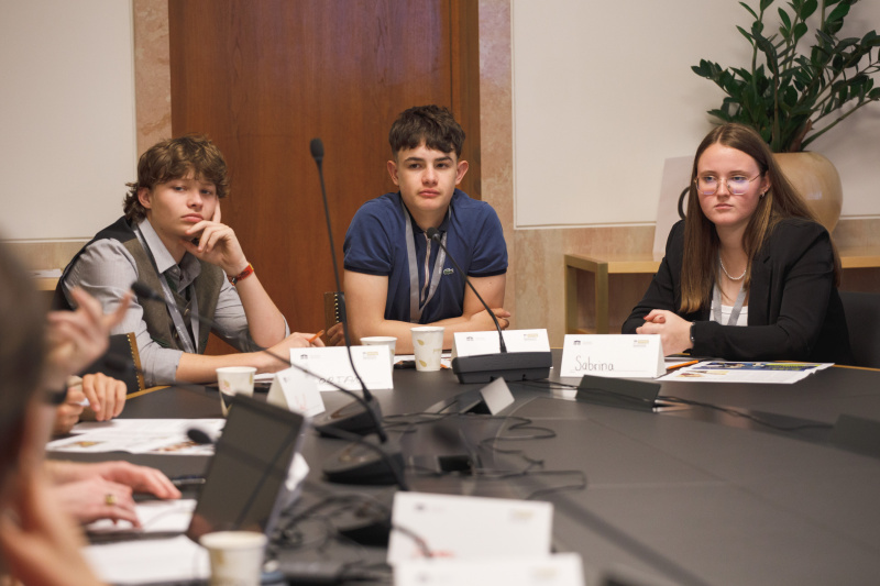 Klubsitzung. Lehrlinge im Gespräch