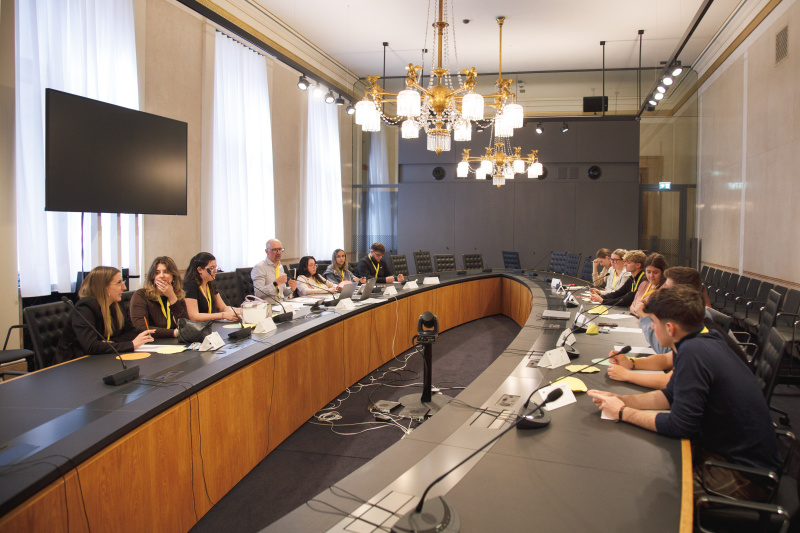 Klubsitzung. Lehrlinge im Gespräch