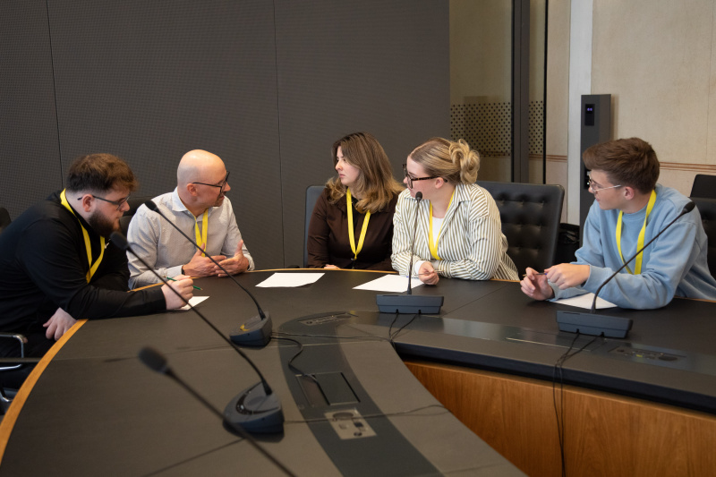 Klubsitzung. Lehrlinge im Gespräch