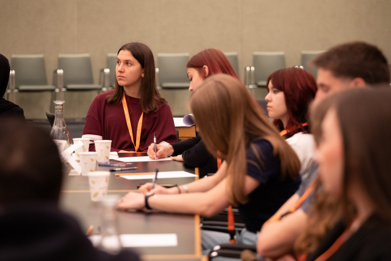 Klubsitzung. Lehrlinge im Gespräch