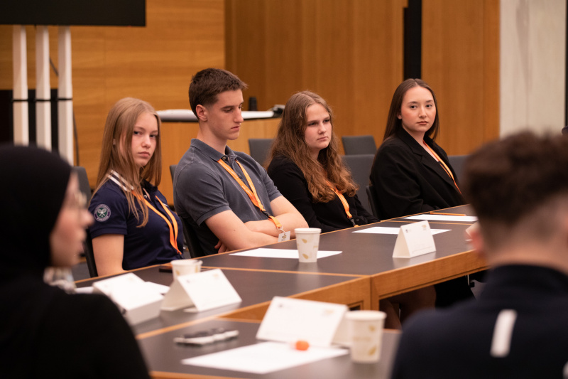 Klubsitzung. Lehrlinge im Gespräch